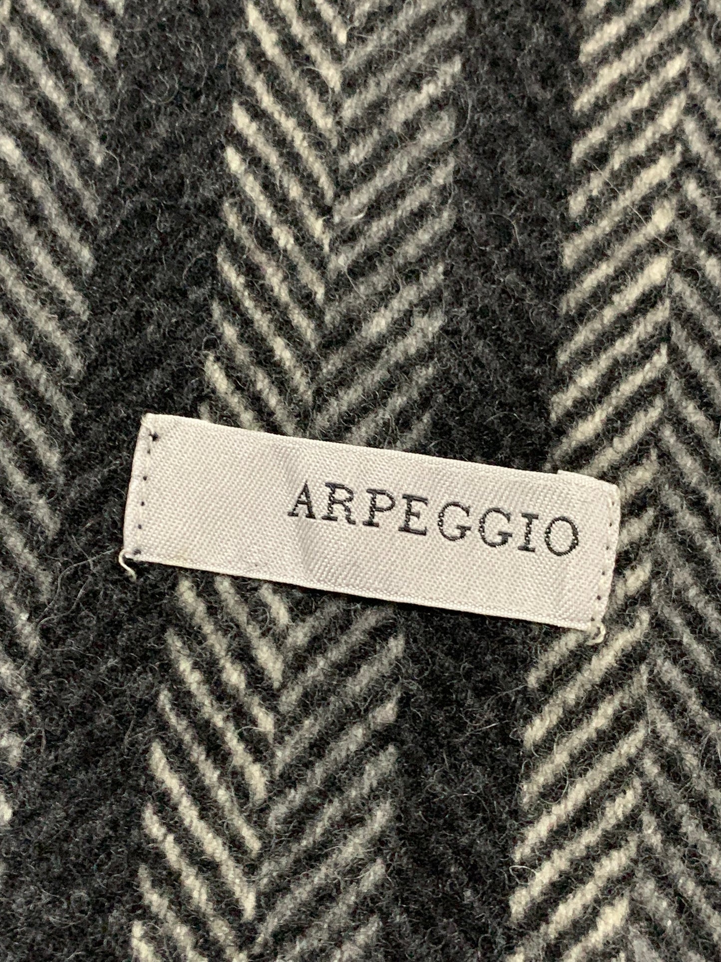 ARPEGGIO MEN’S PREMIUM WOOLLEN MUFFLER – CLASSIC WINTER ESSENTIAL