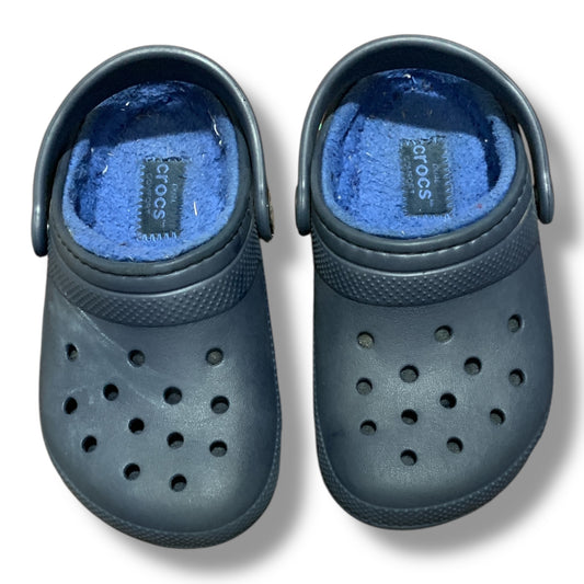 Crocs kids Classic Lined Clogs | Pre-Loved Condition 9/10 | Size C9 | 25-26