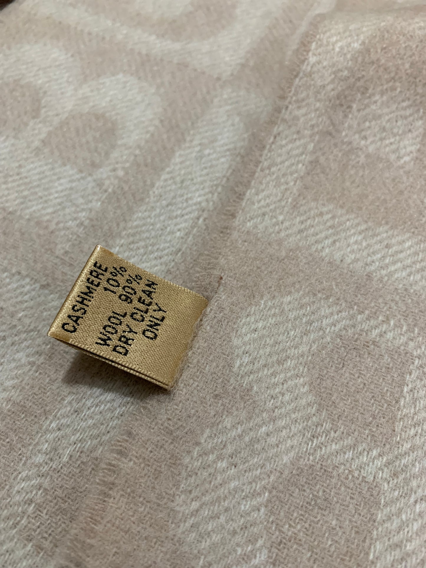 PT Men’s Cashmere Woollen Scarf – Japanese Craftsmanship & Classic Style