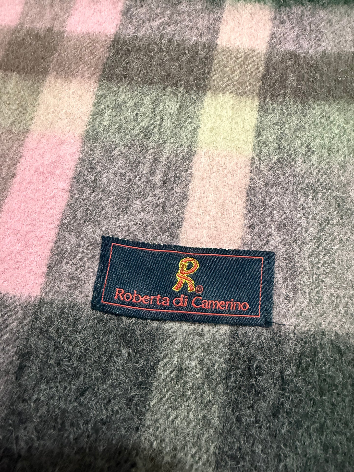 ROBERTA DI CAMERINO MEN’S 100% WOOLLEN MUFFLER – LUXURY WINTER ACCESSORY