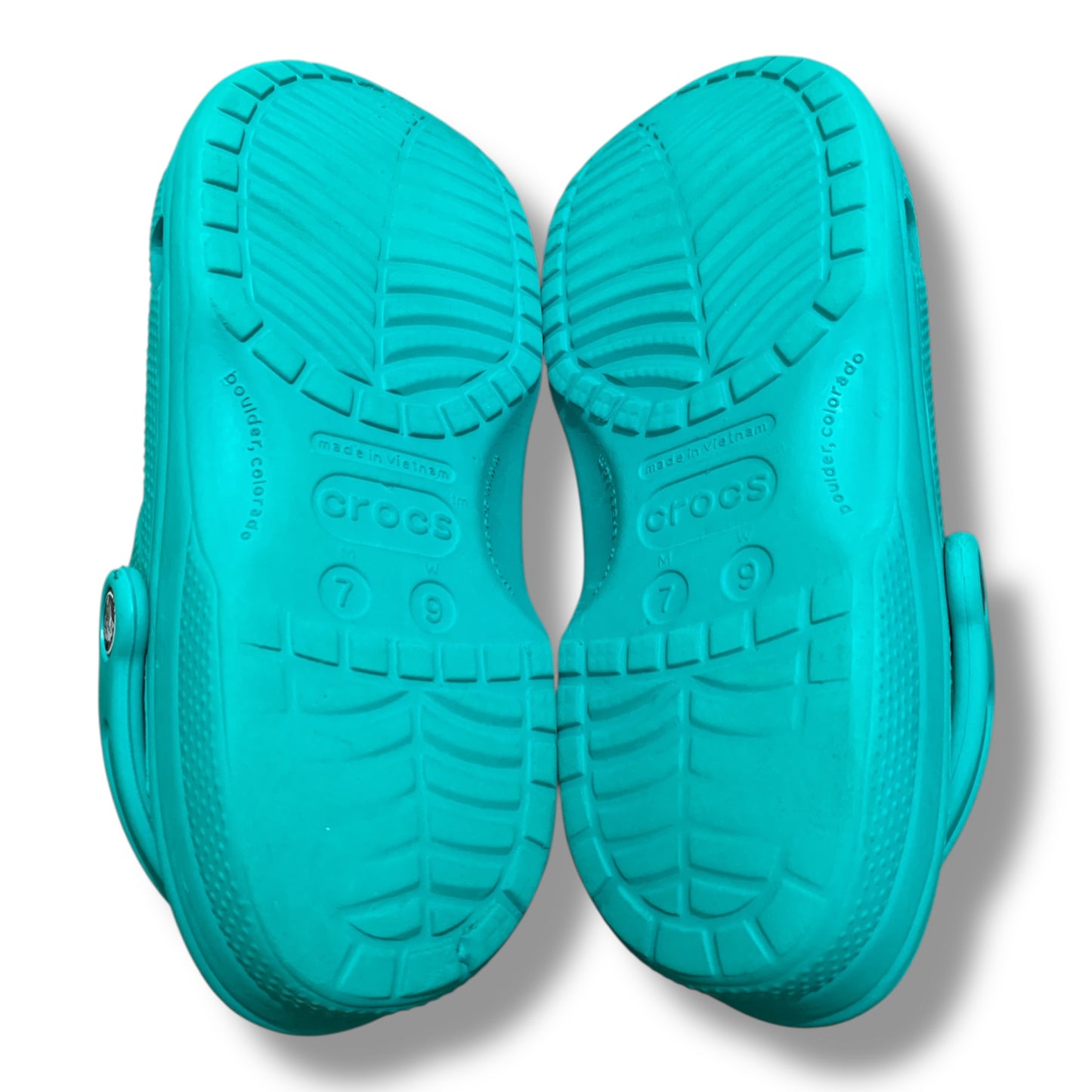Crocs Classic Clogs | Condition 7.5/10 | Pre-Loved | Size M7 W9 | 39-40