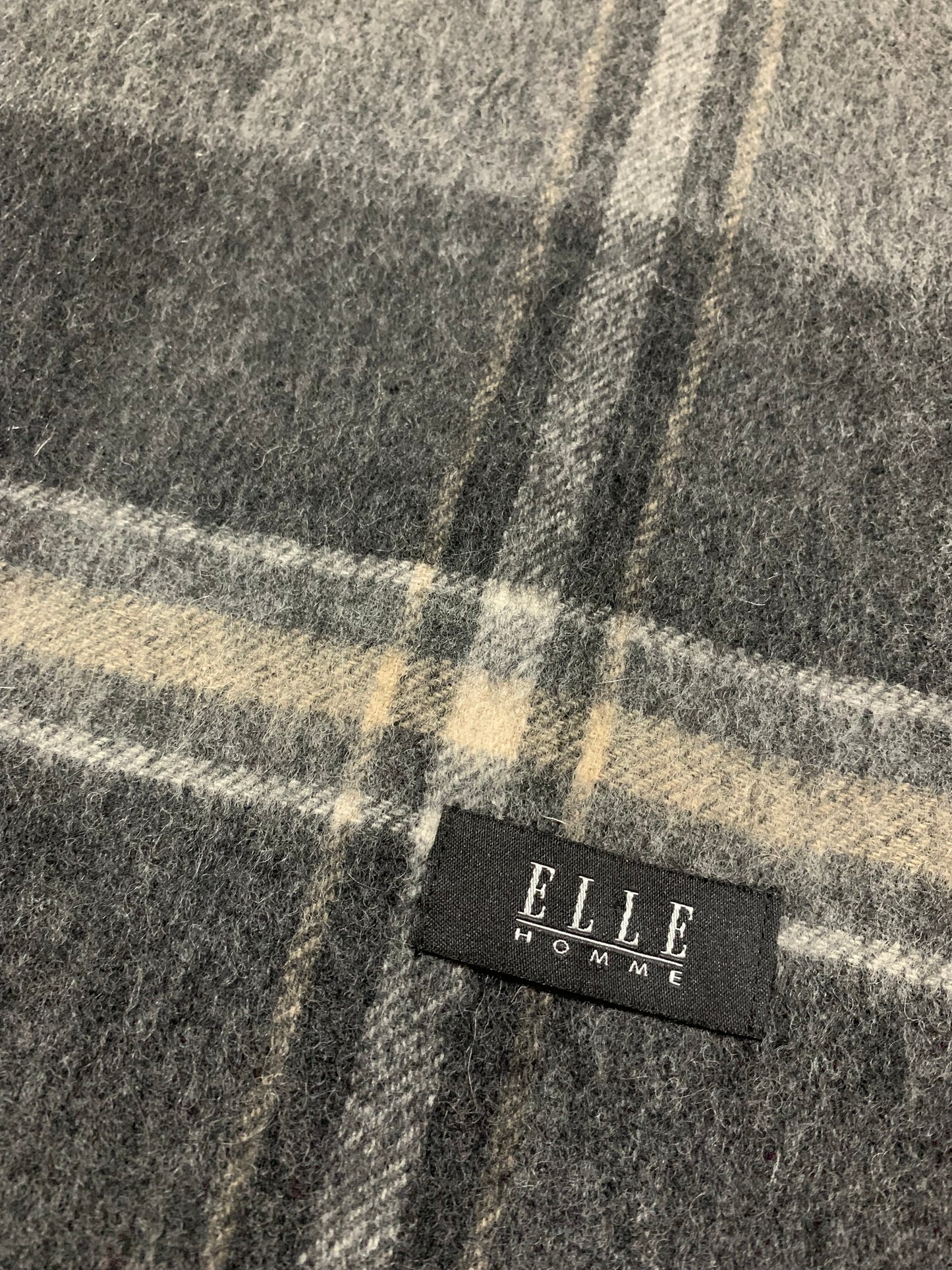 ELLE HOMME Men’s Woollen Scarf – Timeless Parisian Style