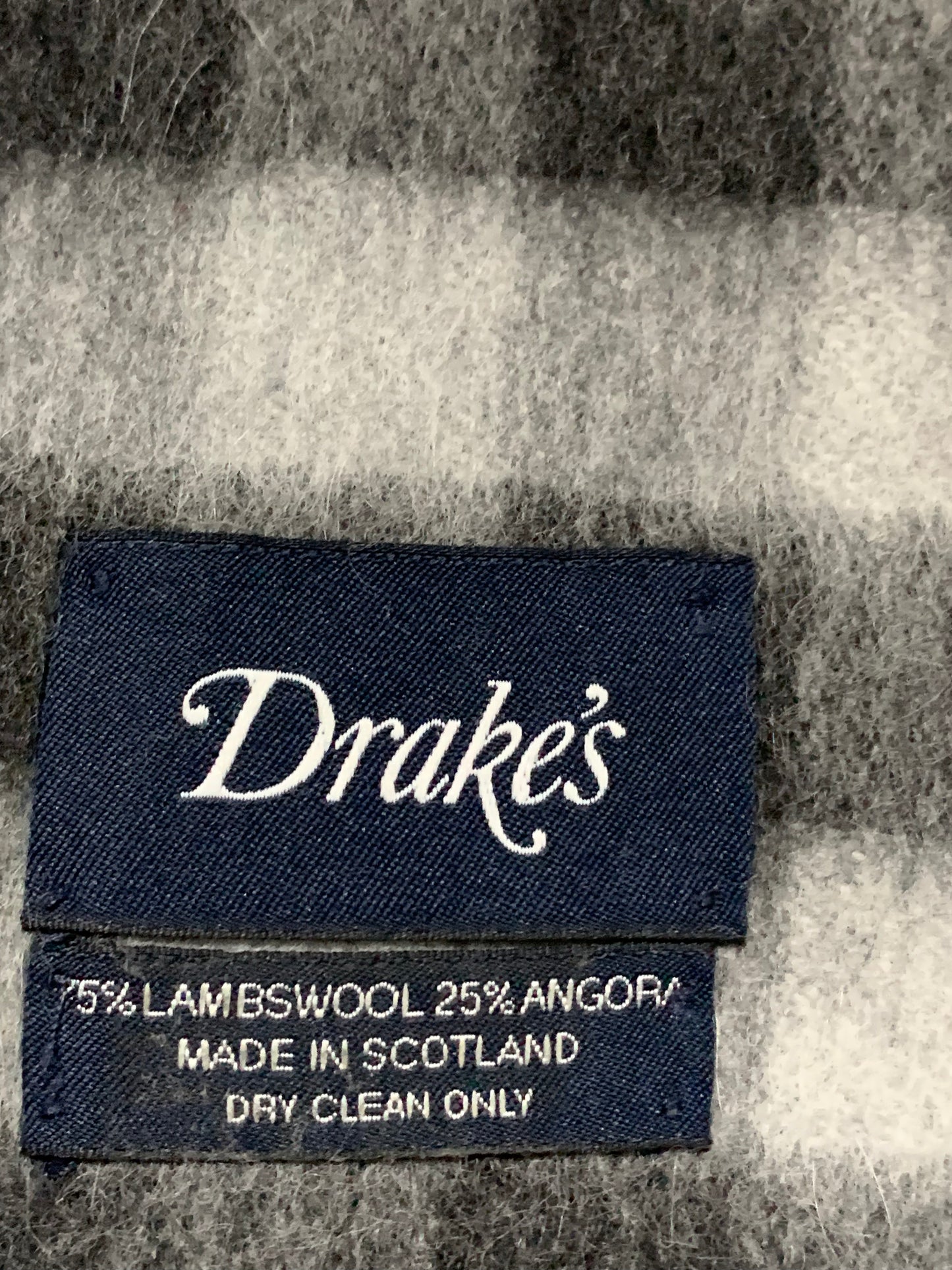 DRAKE’S MEN’S 100% WOOLLEN MUFFLER – ELEGANT WINTER VIBES | PREMIUM CLASSIC STYLE