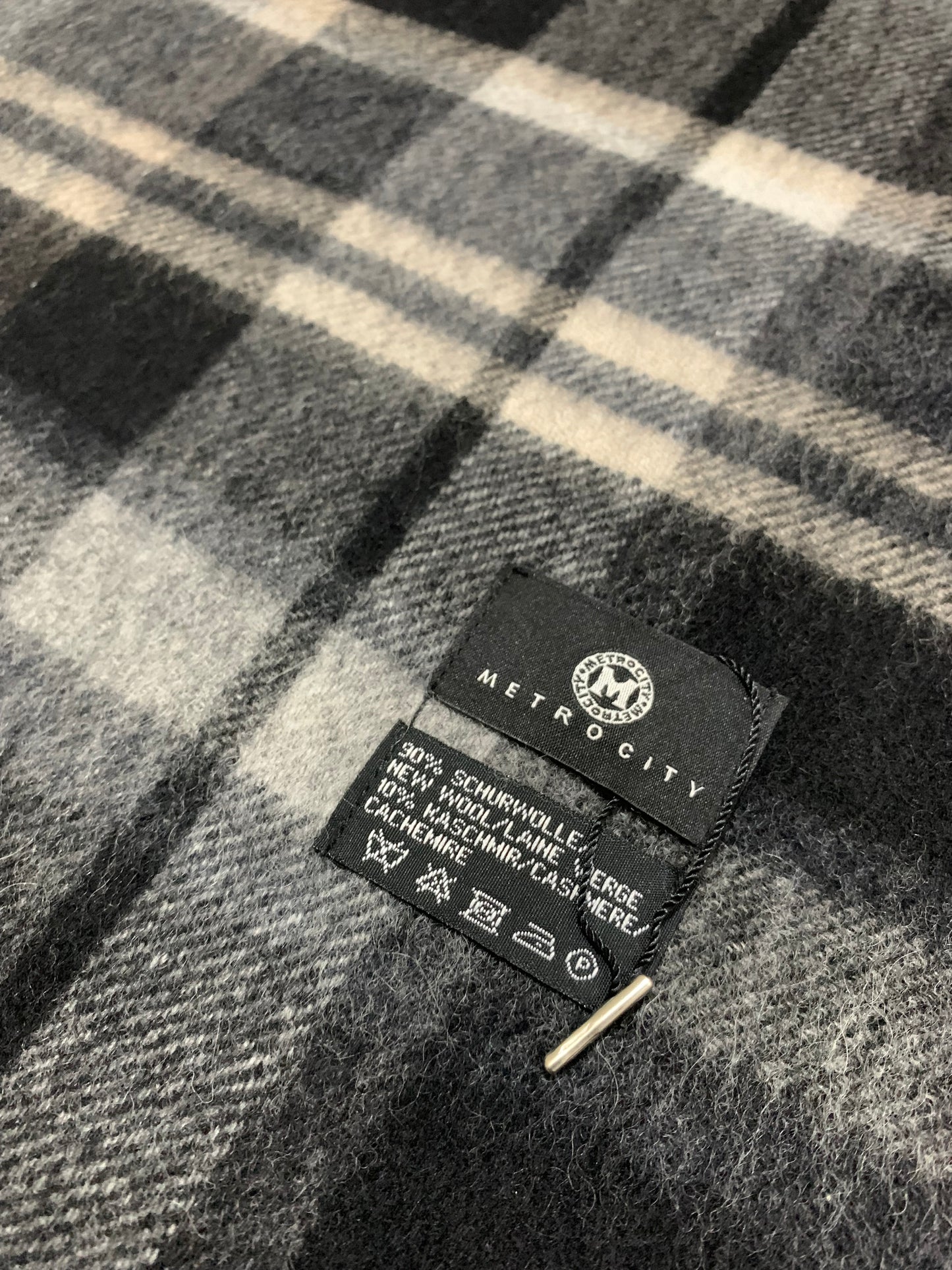 Metrocity Men’s 100% Wool Muffler Scarf– Premium Warmth & Modern Elegance