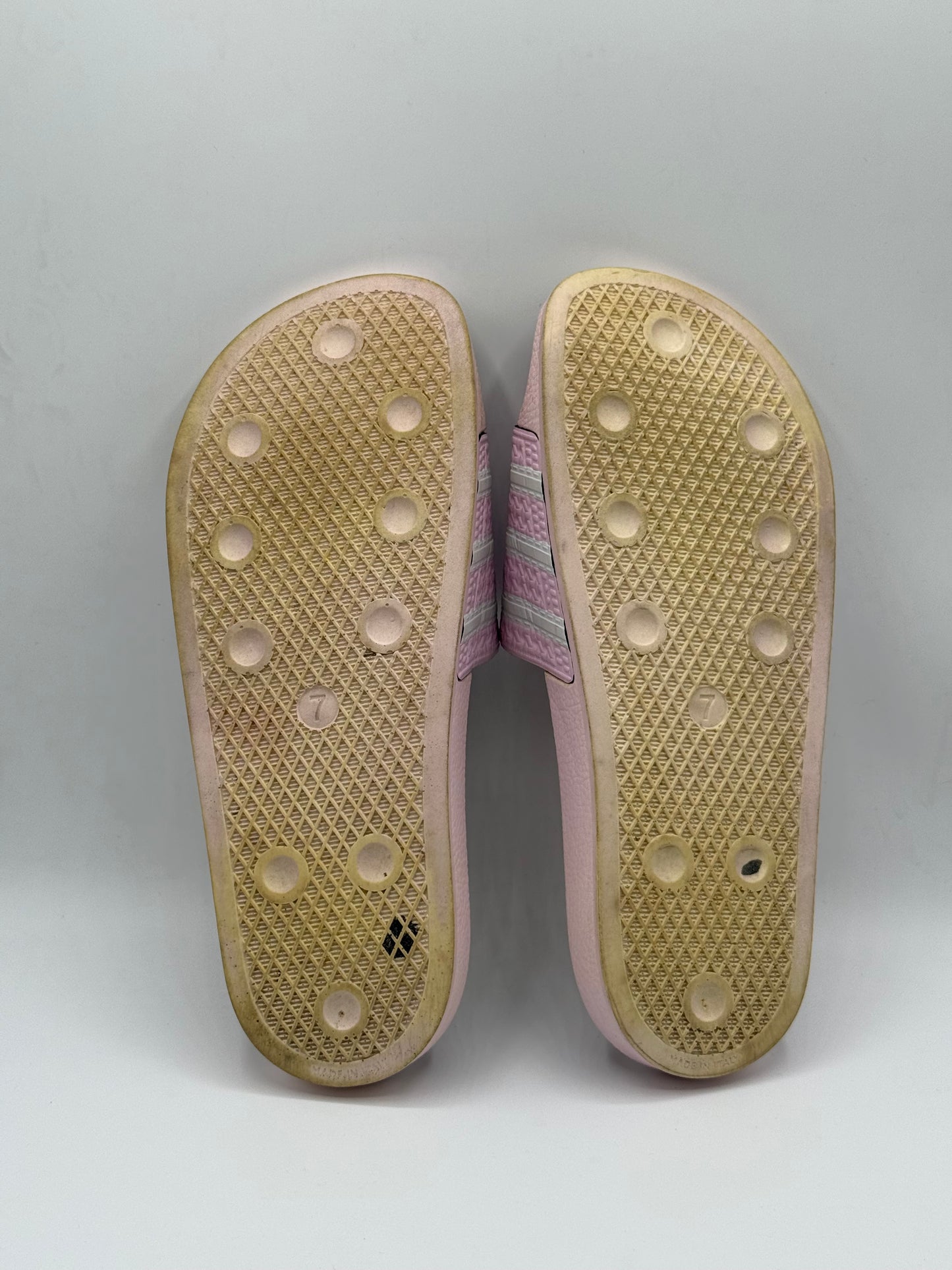 Adidas Adilette slides in a pink Slides | 10/10 Condition | Size UK7 EU40.5 | Made In Italy | Original Product | Pre Loved