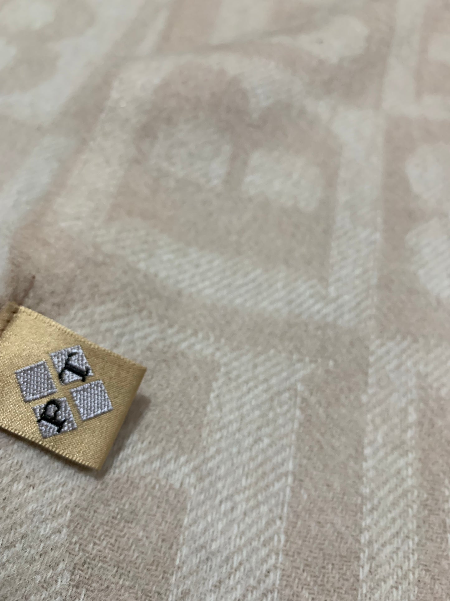 PT Men’s Cashmere Woollen Scarf – Japanese Craftsmanship & Classic Style