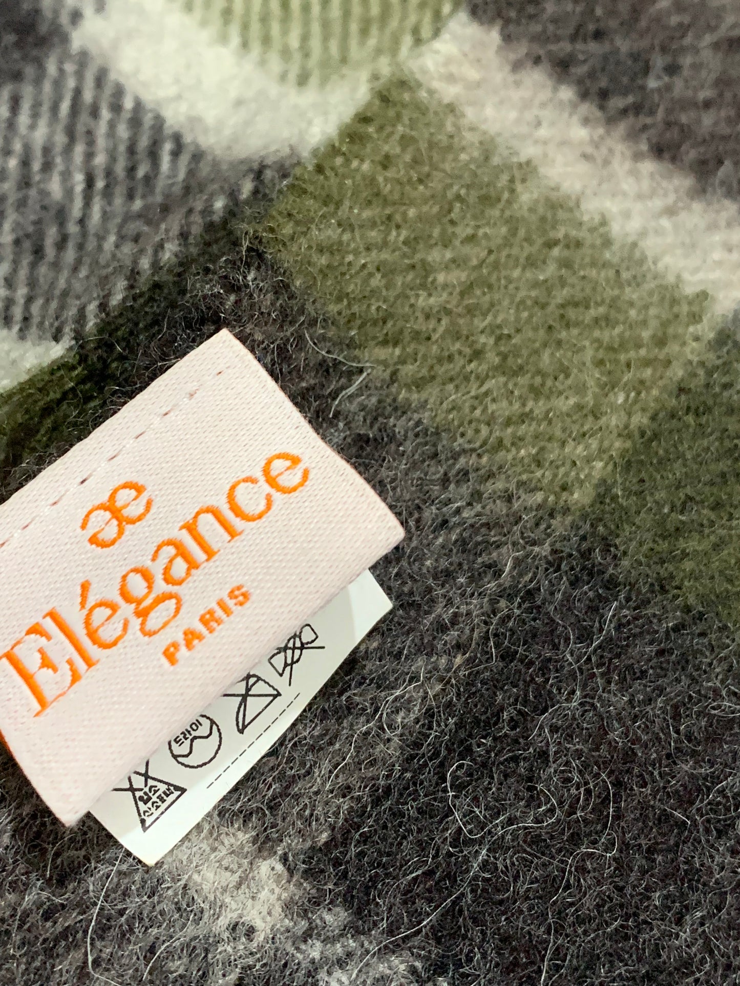 Elégance Paris Men’s 100% Wool Scarf – Luxury Winter Muffler for Timeless Warmth and Style