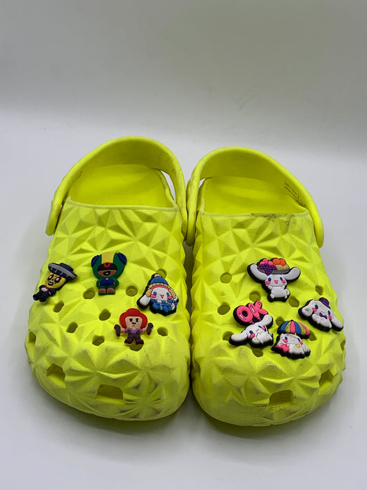 CROCS KIDS' CLASSIC GEOMETRIC CLOG | PRE-LOVED | CONDITION 9/10 | SIZE J2 | EU 33-34