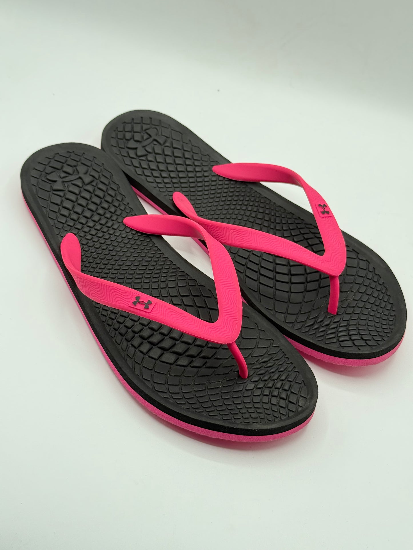 Under Armour Atlantic Dune flip-flops feature a vibrant pink strap | Condition Like Brand New | Size W10-11 | EU 42-43