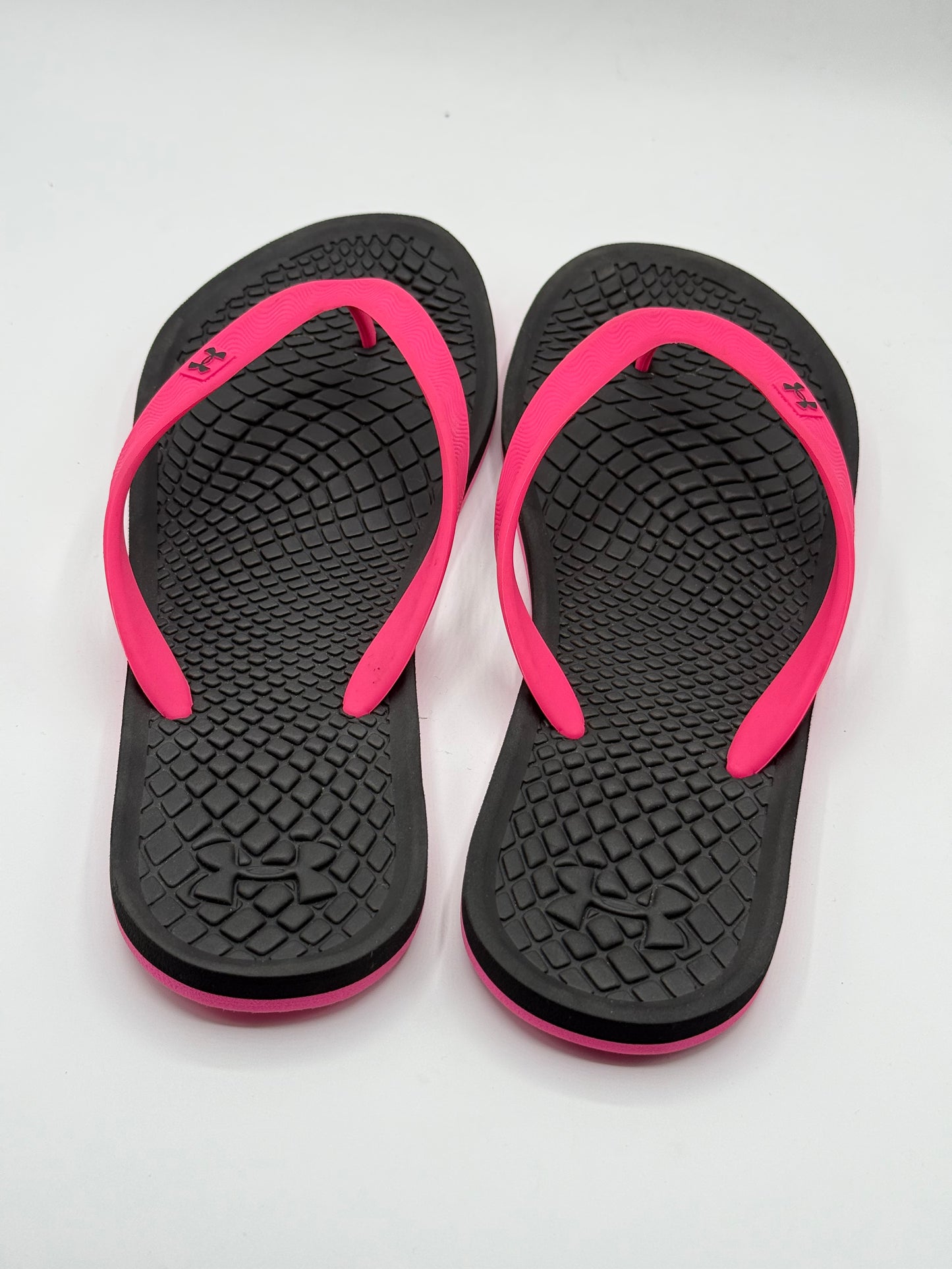 Under Armour Atlantic Dune flip-flops feature a vibrant pink strap | Condition Like Brand New | Size W10-11 | EU 42-43