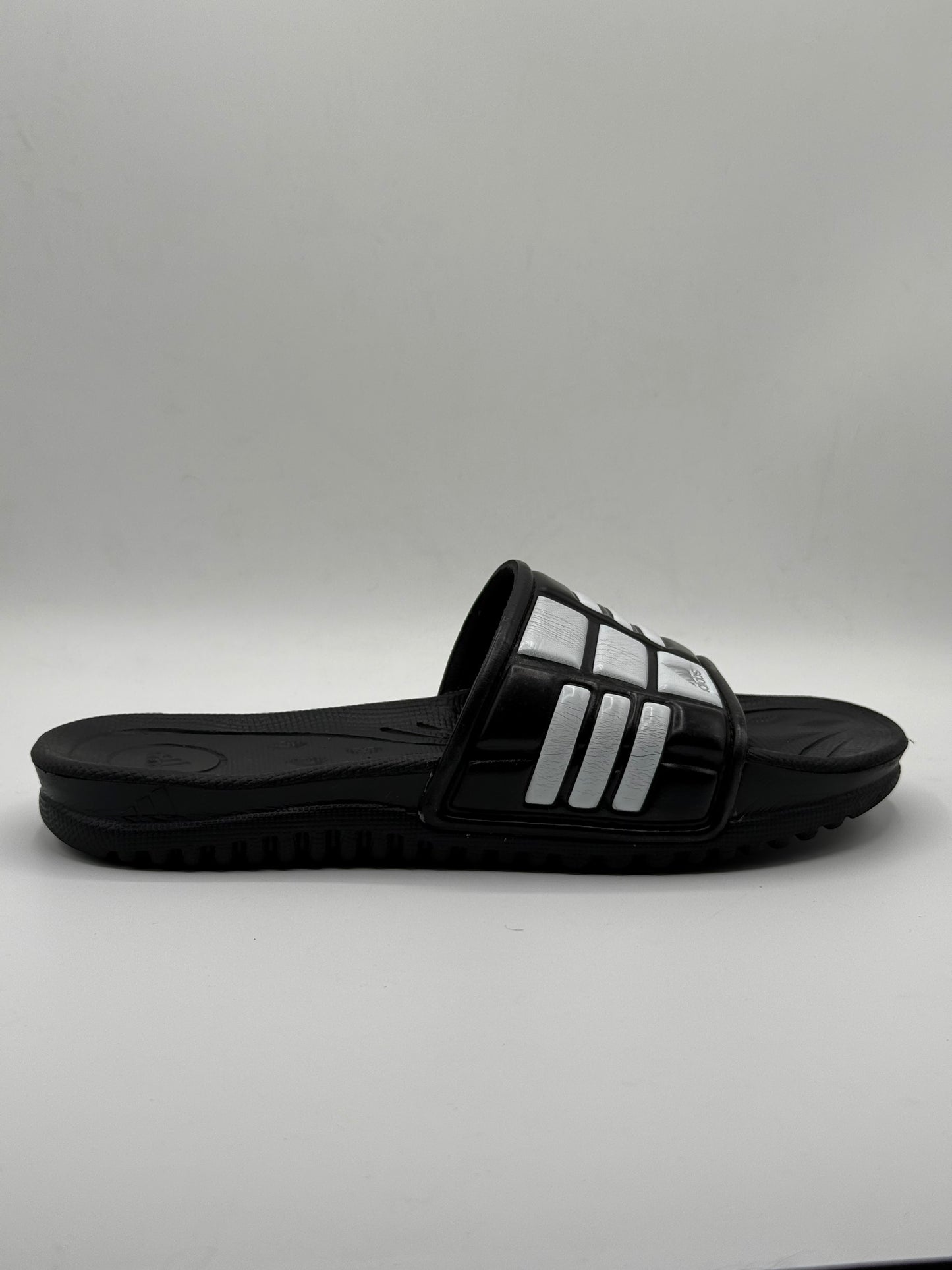 Adidas Mungo QD slides | Condition 8/10 | Size UK8 EU42 | Made in Vietnam | 100% Original