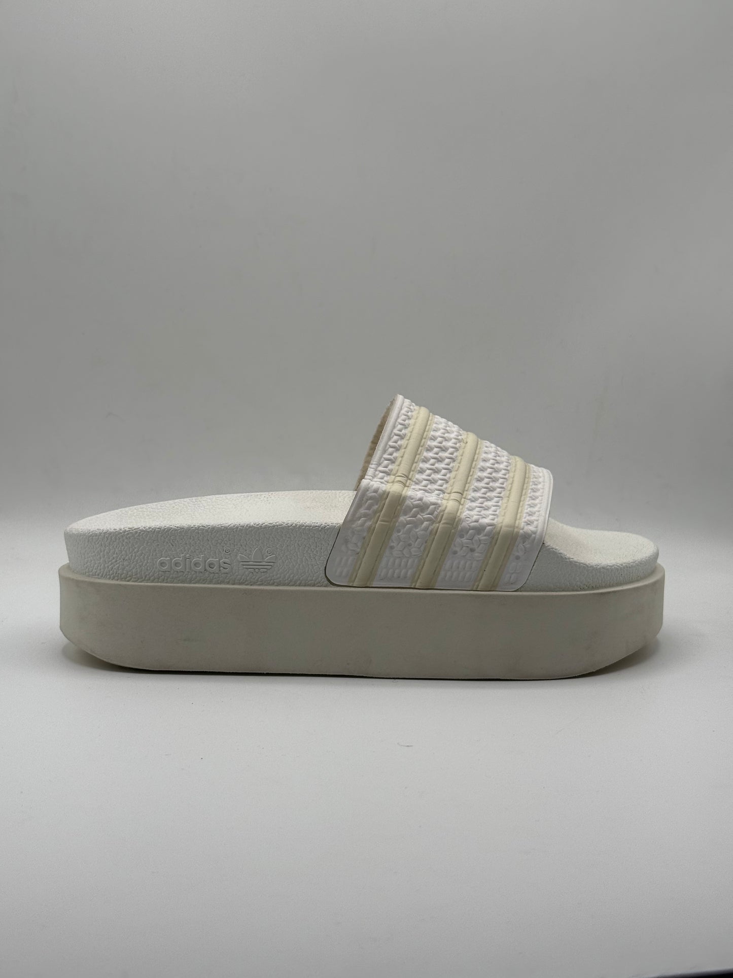 Women's Adilette Bonega slides | Excellent Condition | Size UK6 | EU39         100% Original | Made In China