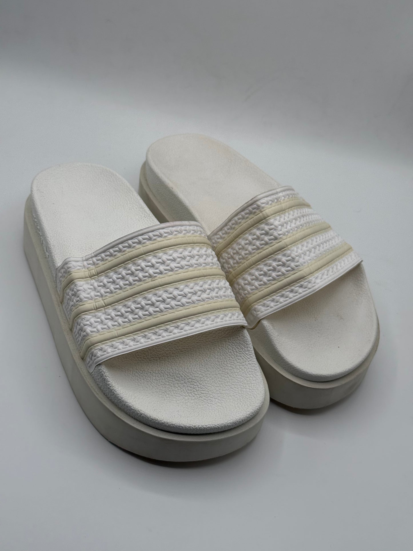 Women's Adilette Bonega slides | Excellent Condition | Size UK6 | EU39         100% Original | Made In China