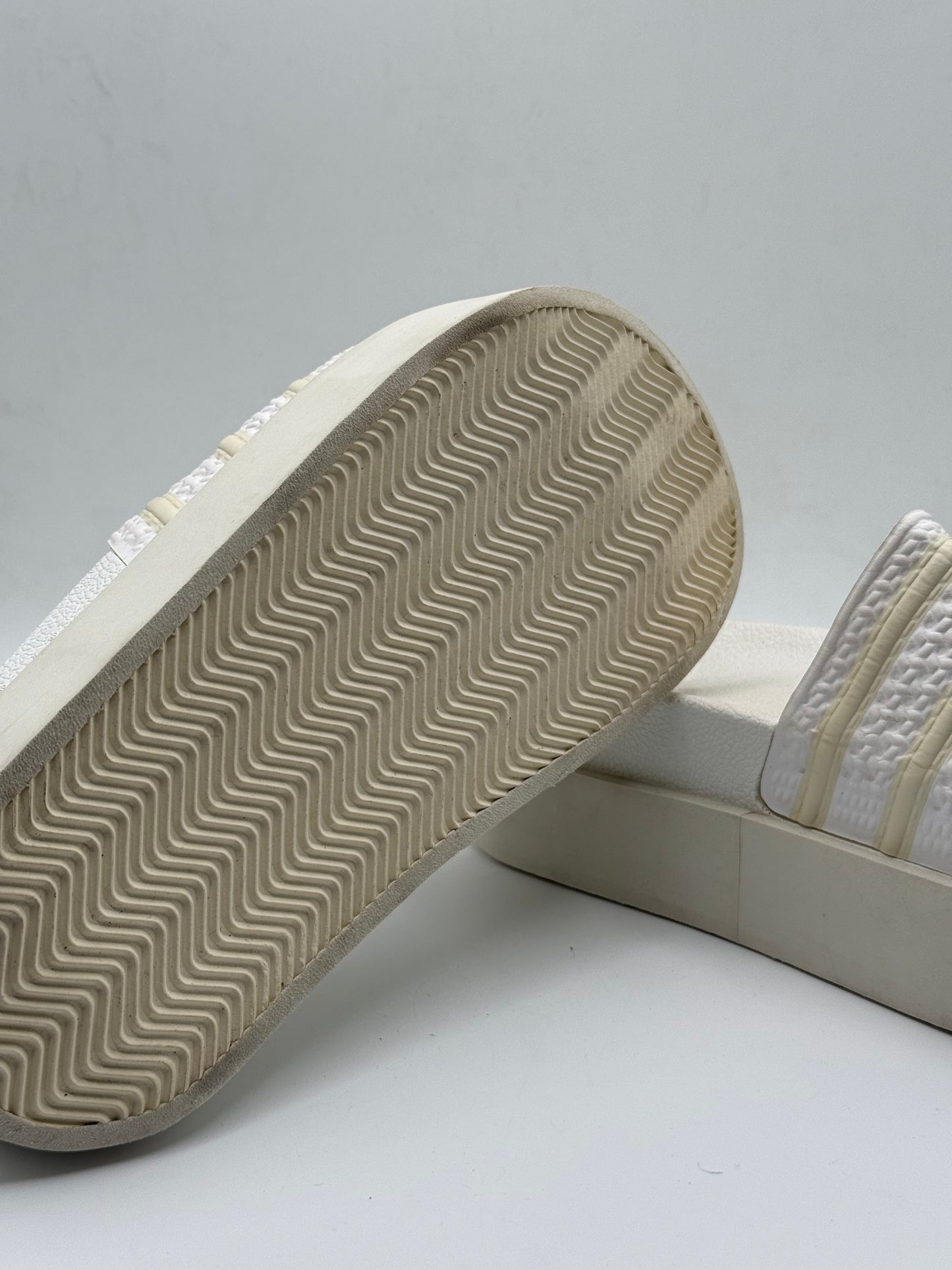 Women's Adilette Bonega slides | Excellent Condition | Size UK6 | EU39         100% Original | Made In China