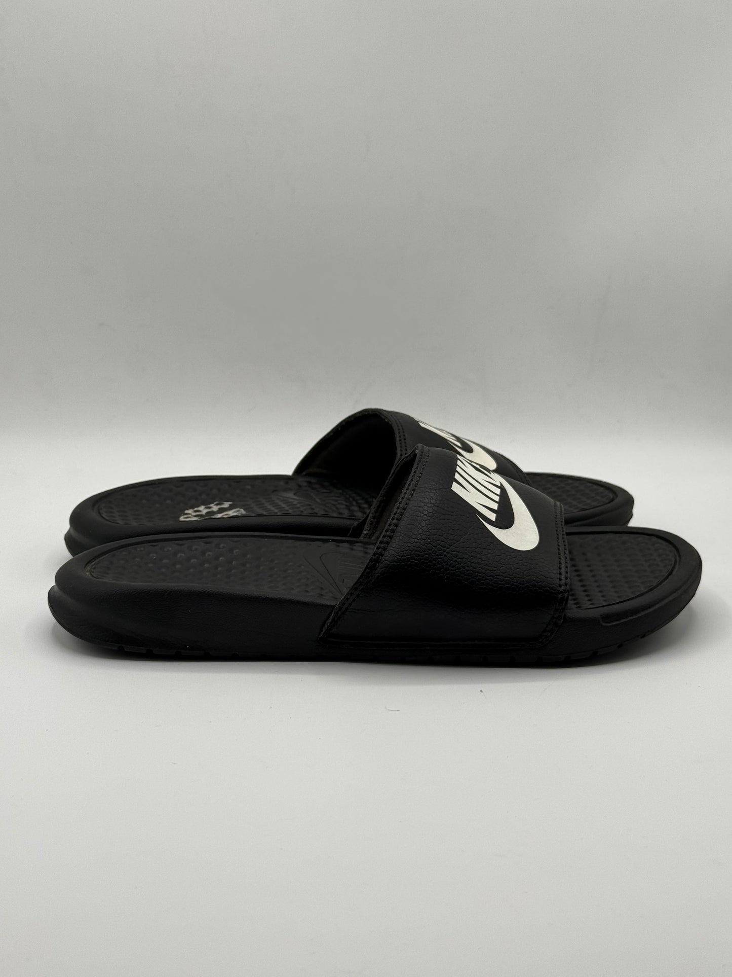 Nike Victori One slides | Pre-Loved Condition 10/10 | Size UK4.5 EU37.5 | Made In Indonesia