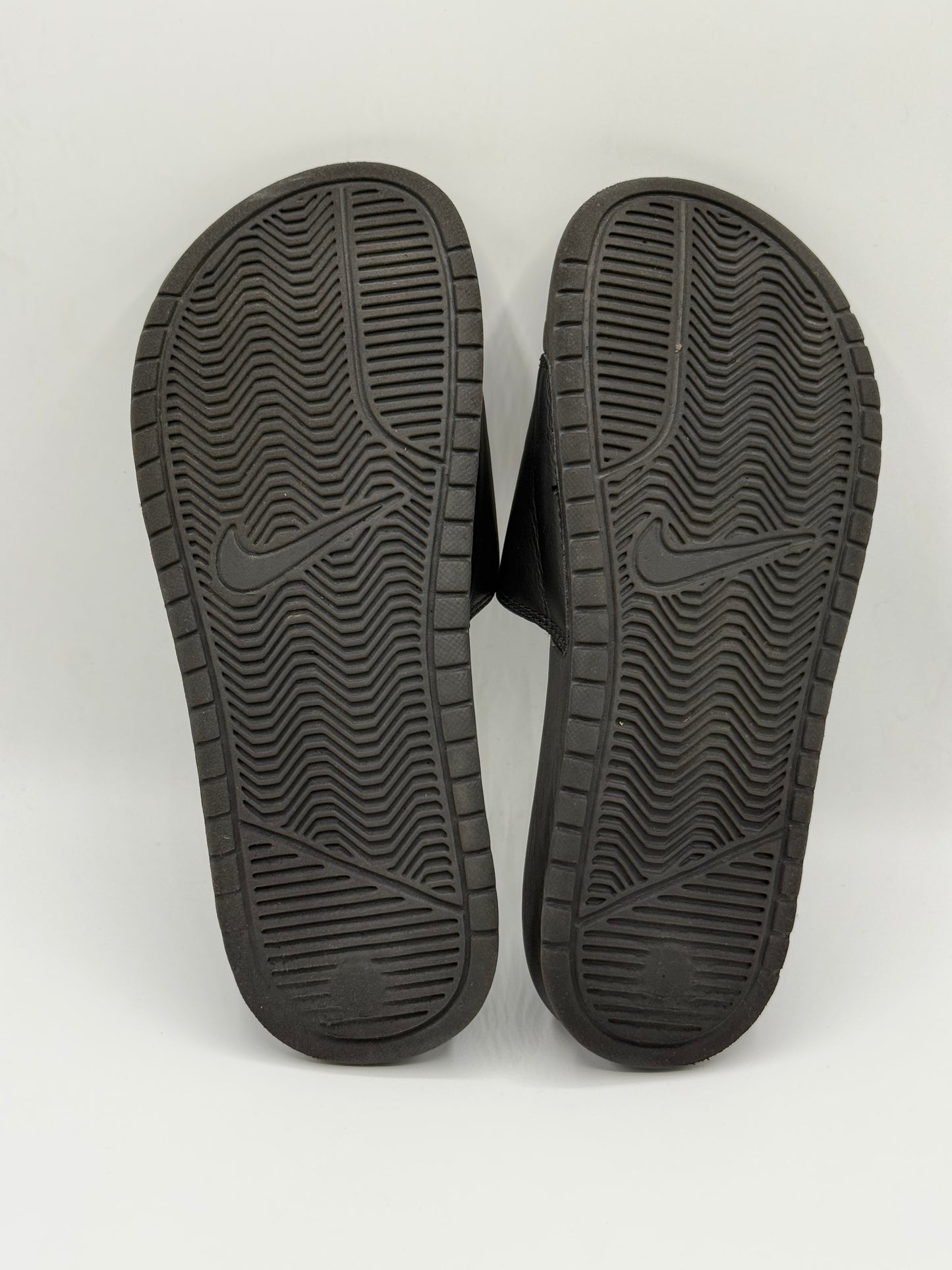 Nike Benassi JDI slides | Pre Loved Condition 10/10 | Size US7 EU38 | Made In Indonesia