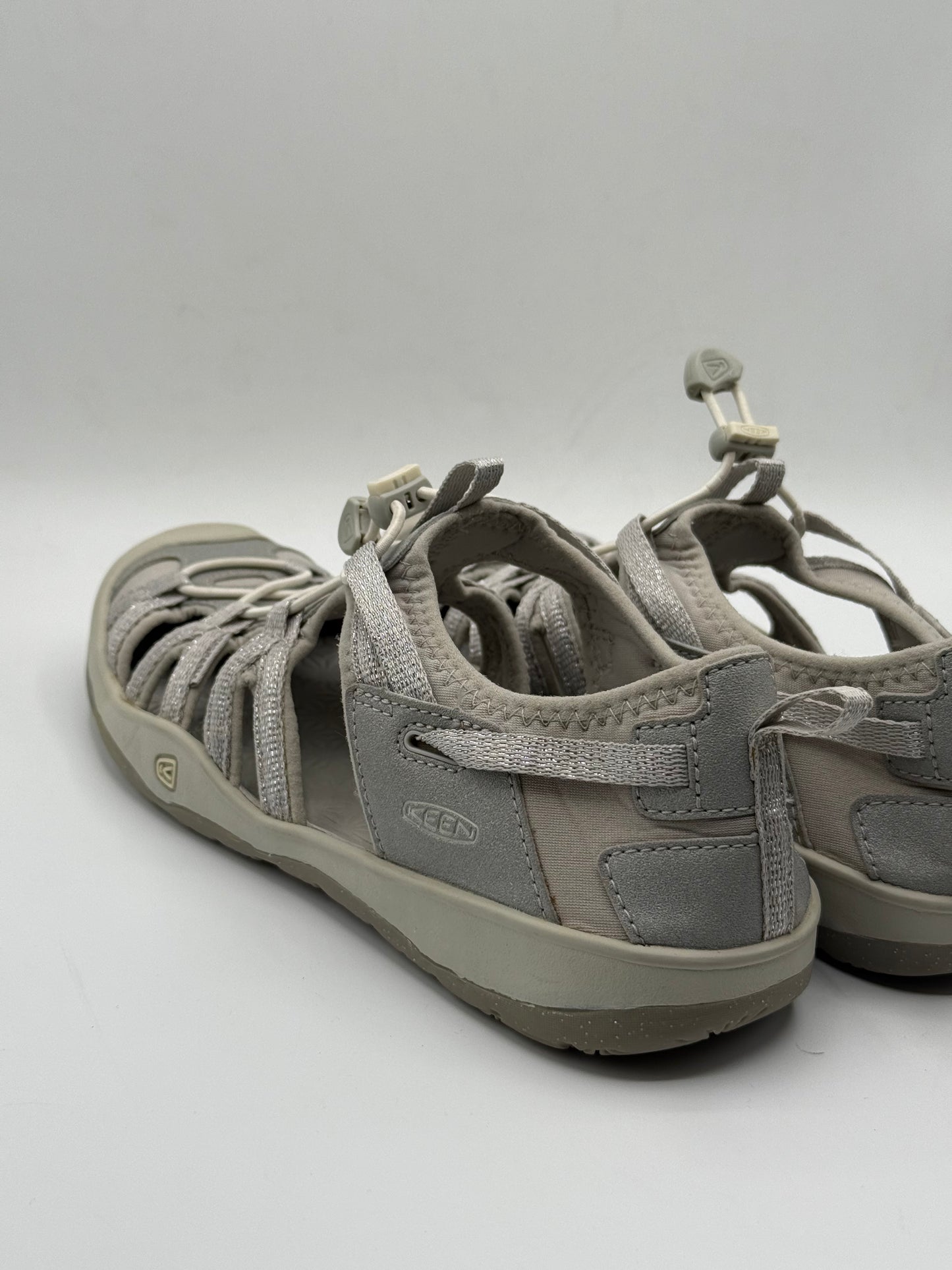 KEEN Moxie Sandals in a silver colorway | Excellent Condition | Size US5 EU37 | Made In Cambodia | 100% Original