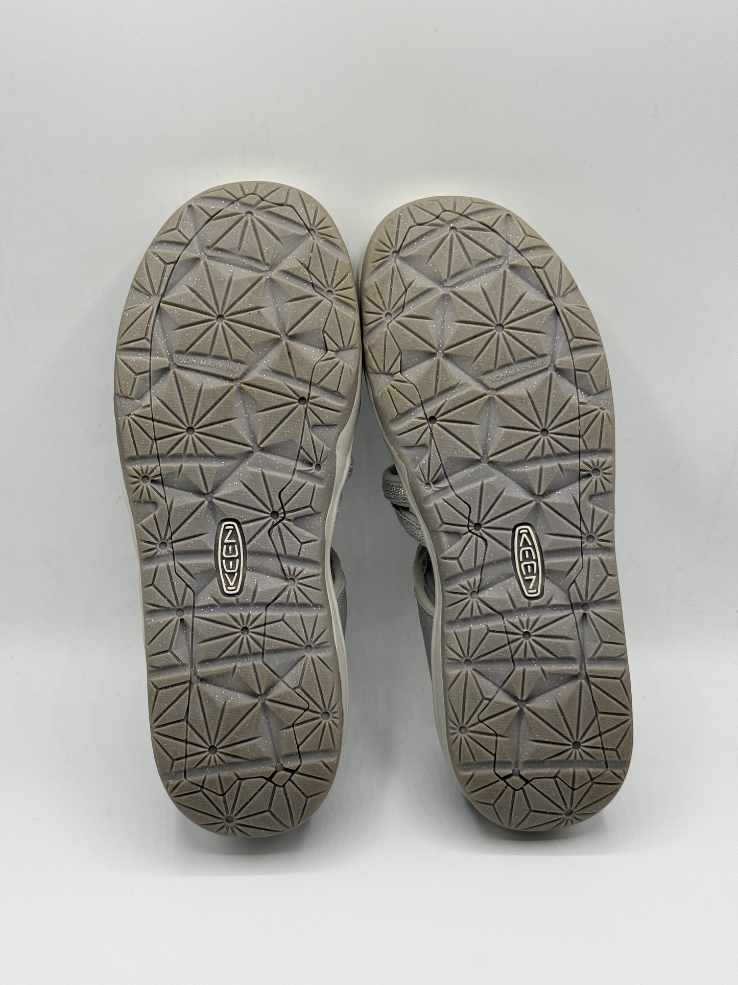 KEEN Moxie Sandals in a silver colorway | Excellent Condition | Size US5 EU37 | Made In Cambodia | 100% Original